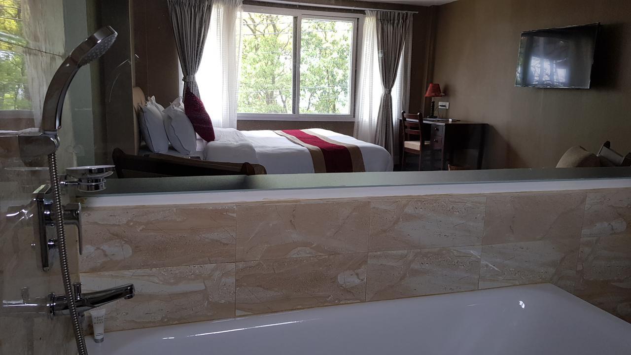פוקהרה Himalayan Front Hotel By Kgh Group מראה חיצוני תמונה